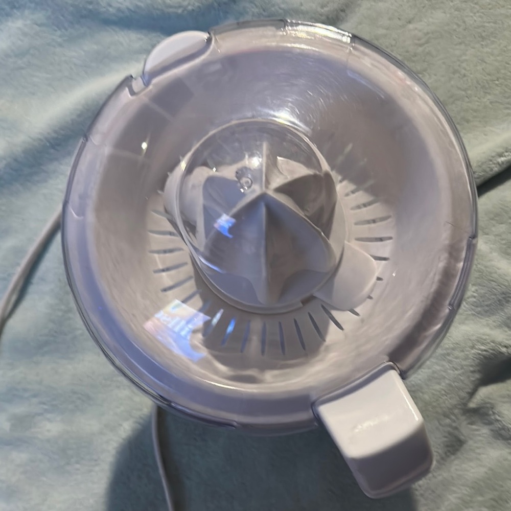 White Juicer - Electric Kitchen Tool